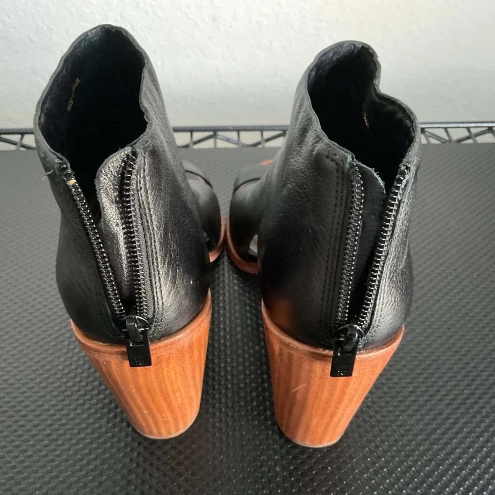 Loeffler Randall pre loved